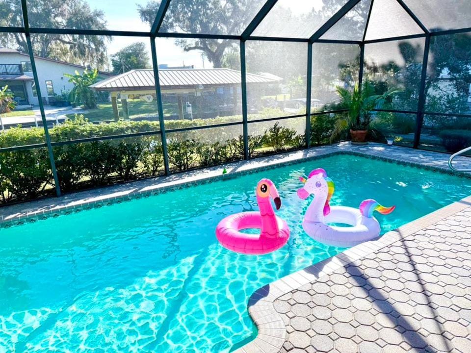 Swimming pool