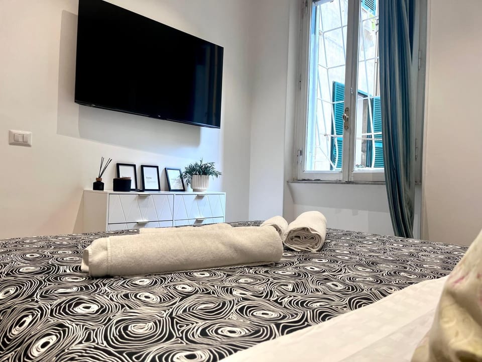 Bed, TV and multimedia, Bedroom, heating, towels
