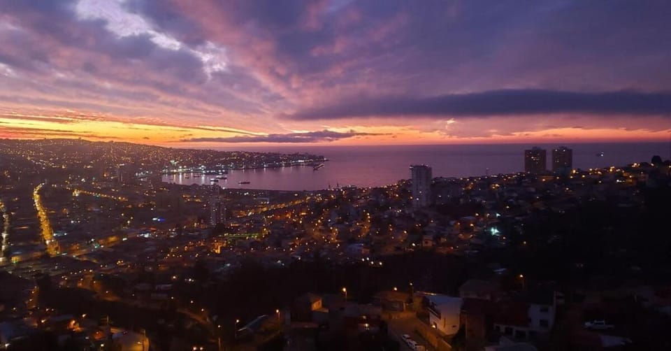 Espectacular vista día y noche Apartment in Valparaiso