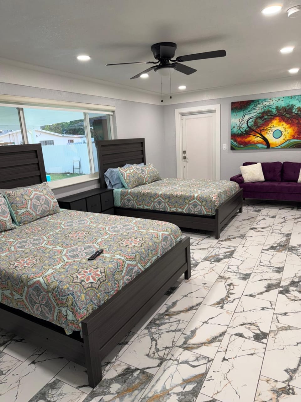 TV and multimedia, Photo of the whole room, Seating area, Bedroom, air conditioner