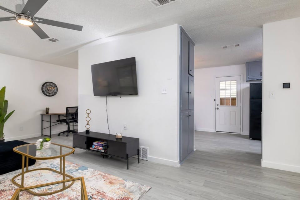 Living room, Photo of the whole room, Seating area