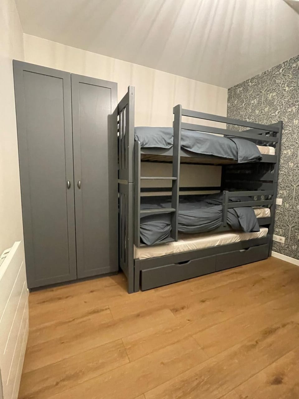 Bedroom, bunk bed
