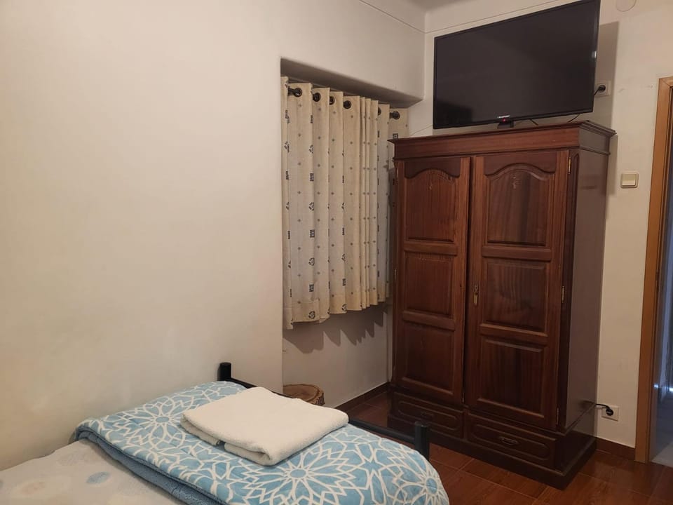 Bed, TV and multimedia, Bedroom, towels, wardrobe