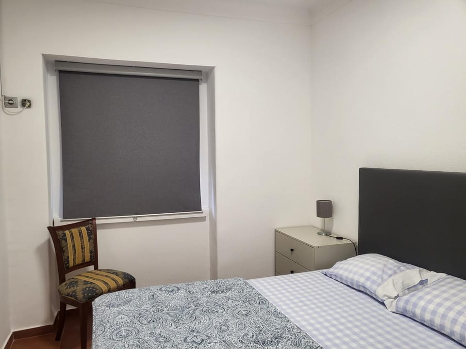 Bed, TV and multimedia, Bedroom
