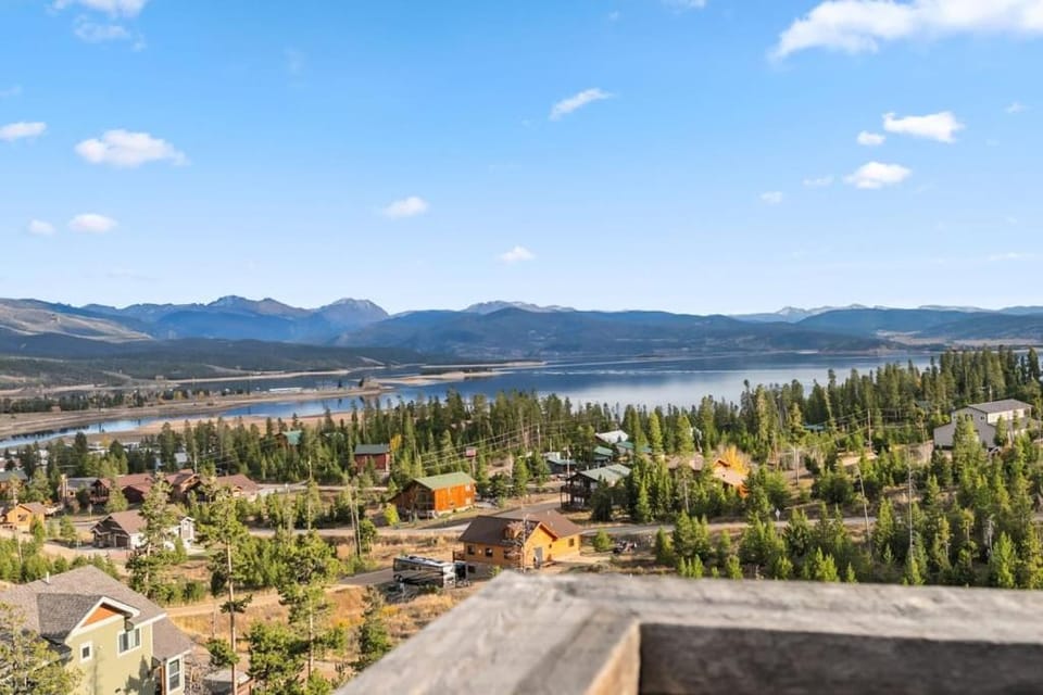 Neighbourhood, Natural landscape, Lake view, Mountain view