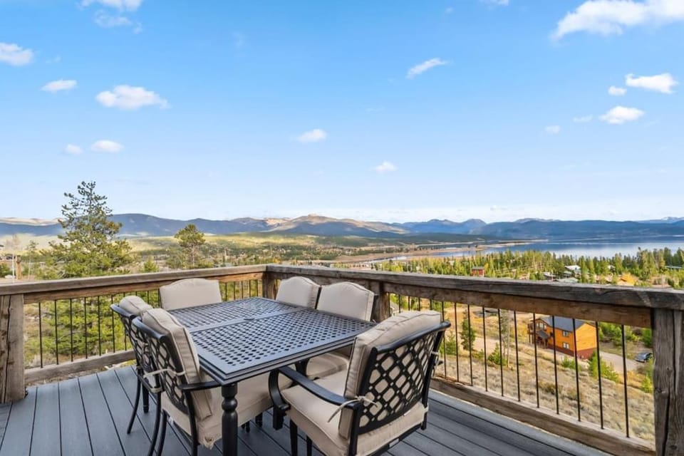 Patio, Natural landscape, View (from property/room), Seating area, Dining area, Lake view, Mountain view