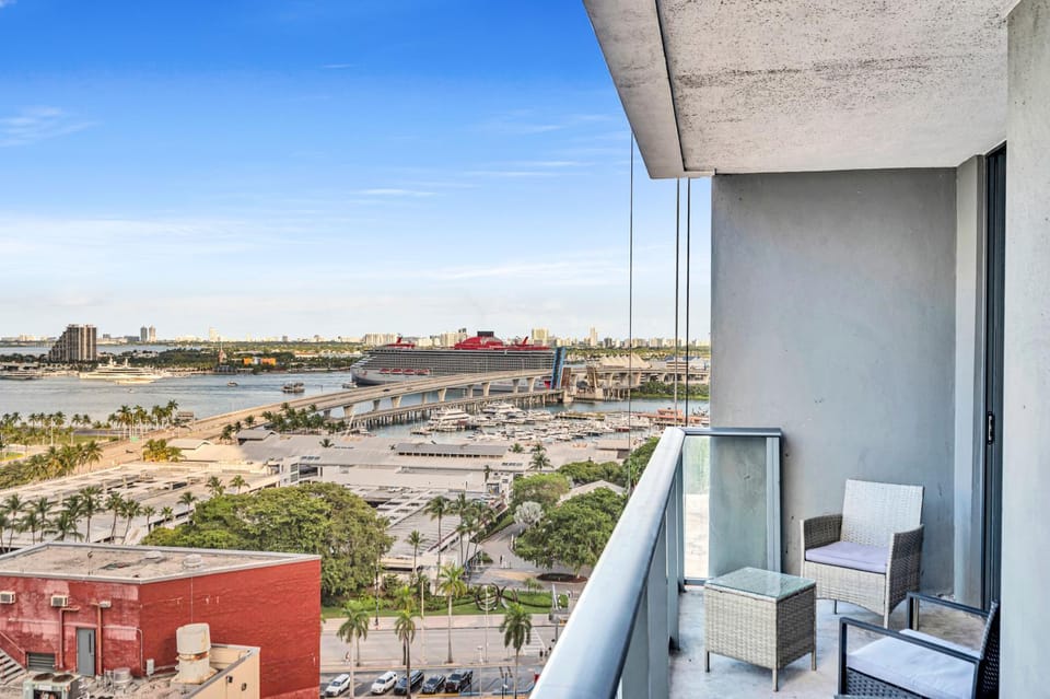 Day, View (from property/room), Balcony/Terrace, City view