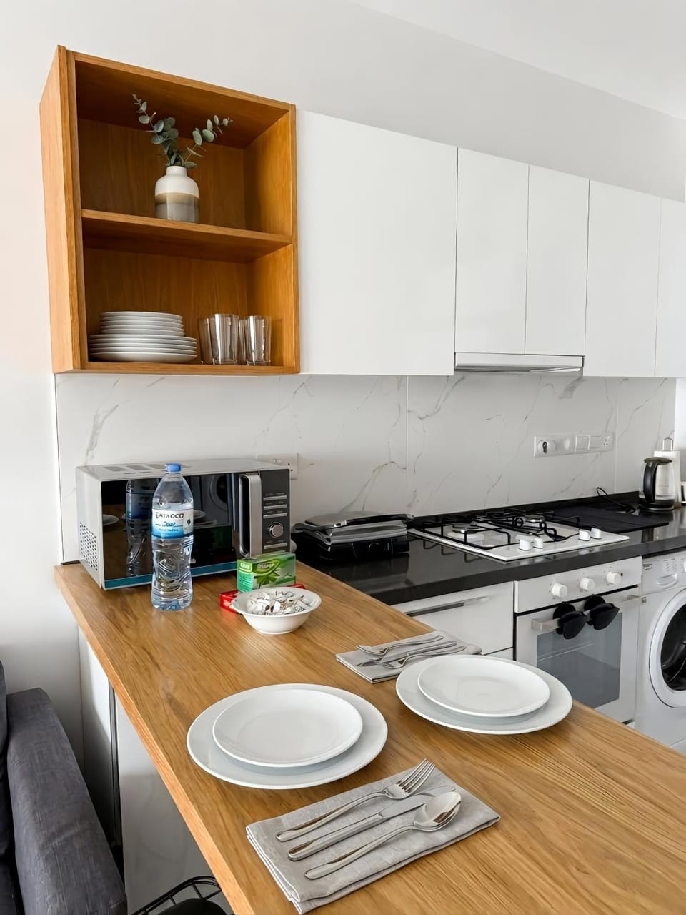 Kitchen or kitchenette, Photo of the whole room, laundry