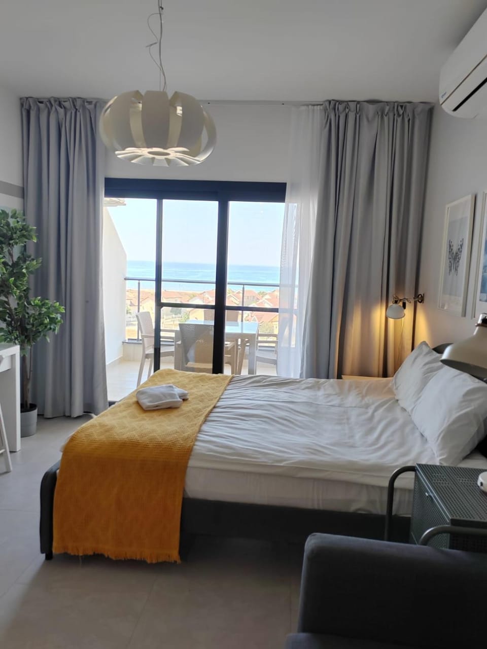 Bed, Natural landscape, Photo of the whole room, Bedroom, Sea view, towels