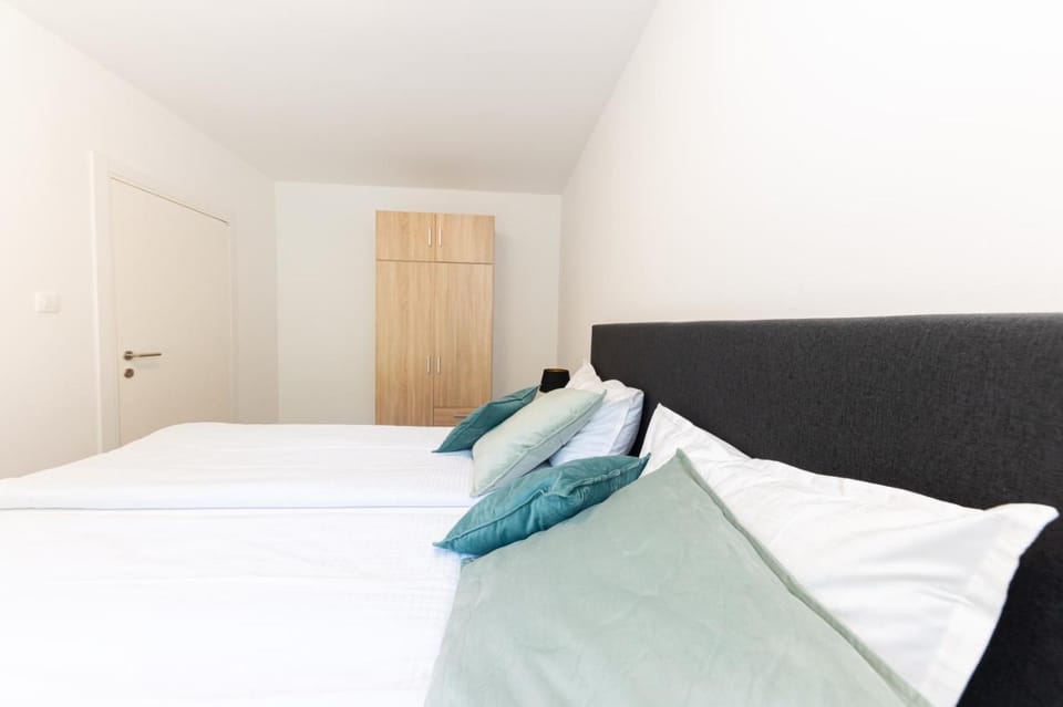 Bed, Bedroom, wardrobe