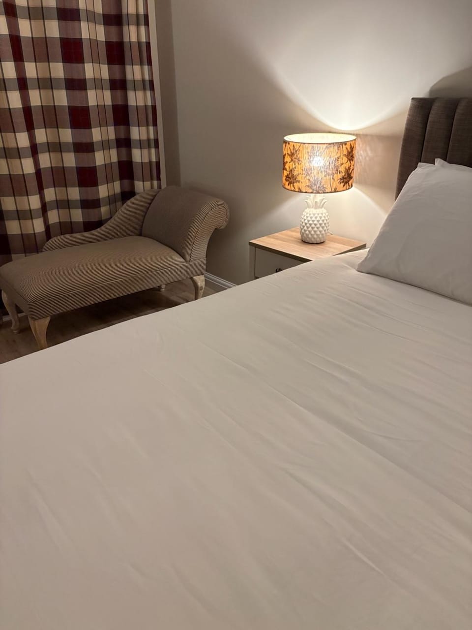 Salt House, Stunning Swansea Marina Townhouse Sleeps 12, Beach & Arena House in Swansea