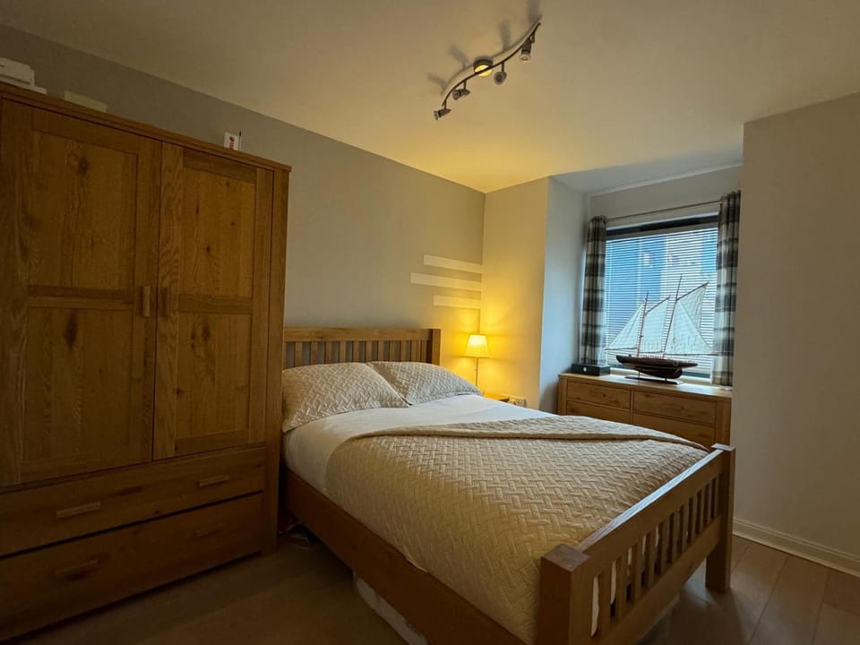 Bedroom, wardrobe