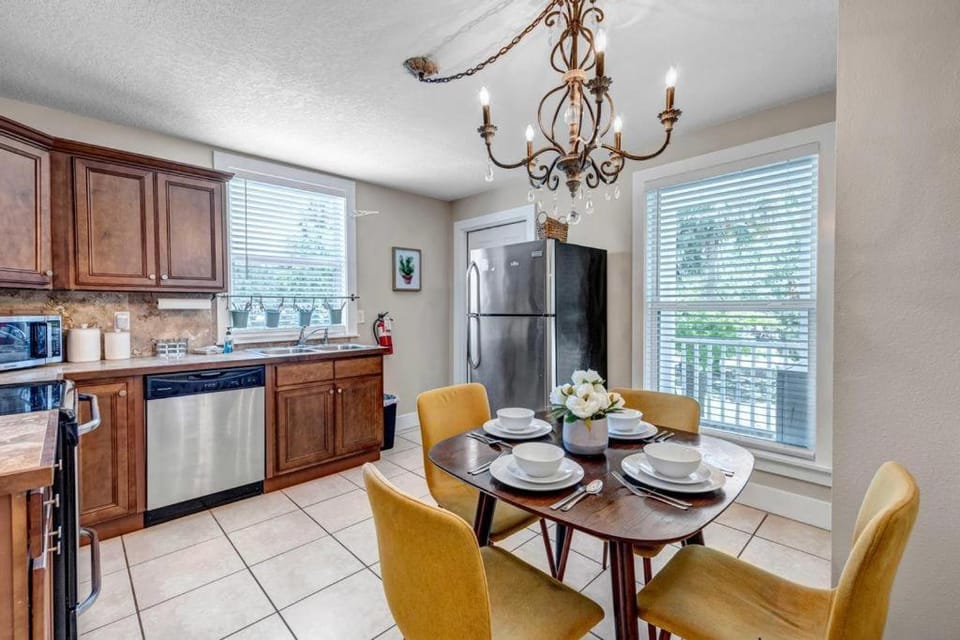 Cordova Palms B - 2BR bungalow w porch House in Saint Augustine