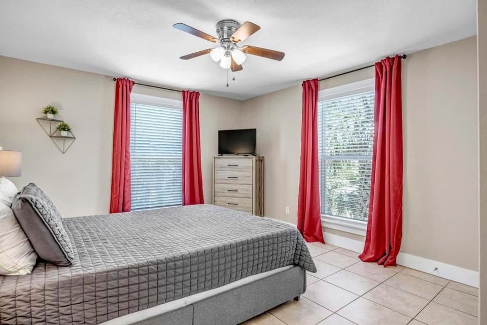 Cordova Palms B - 2BR bungalow w porch House in Saint Augustine