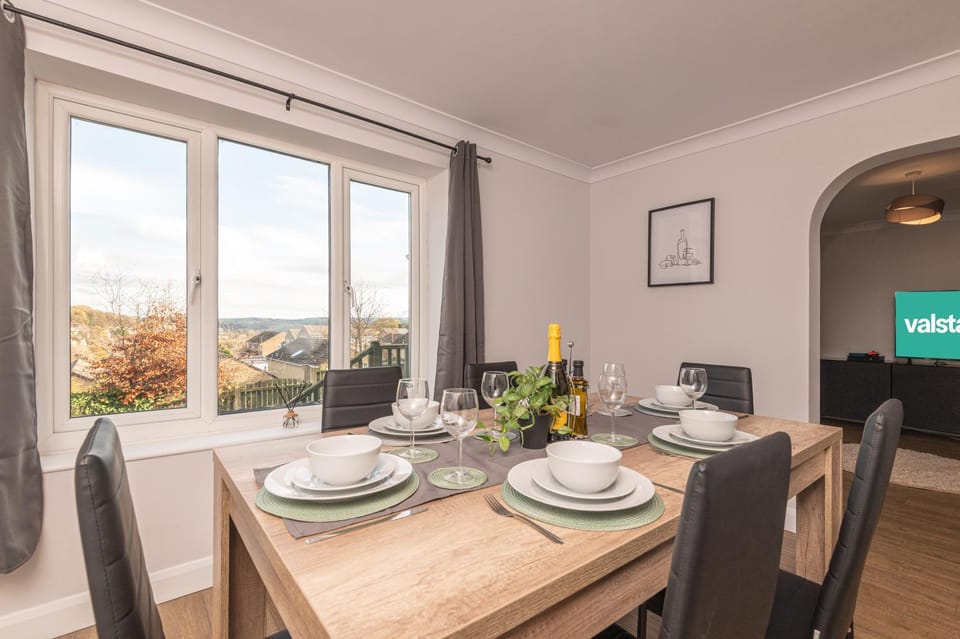 Seating area, Dining area, Mountain view
