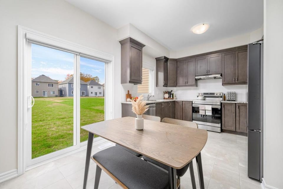 Stylish and Cozy Muskoka Vacation Home House in Gravenhurst