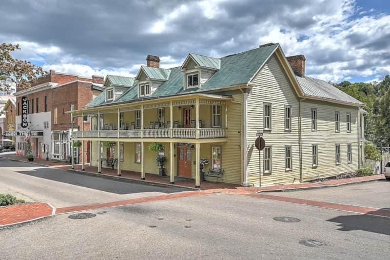 The Maxwell Room at The Historic Eureka Inn Vacation rental in Johnson City