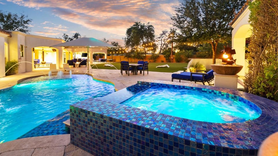 Hot Tub, Hot Tub, Pool view, Swimming pool, sunbed