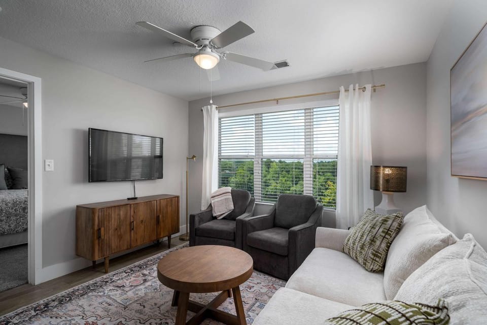 Fourth & River - Top-Floor condo with River Views - 3 King Suites Apartment in Tuscaloosa