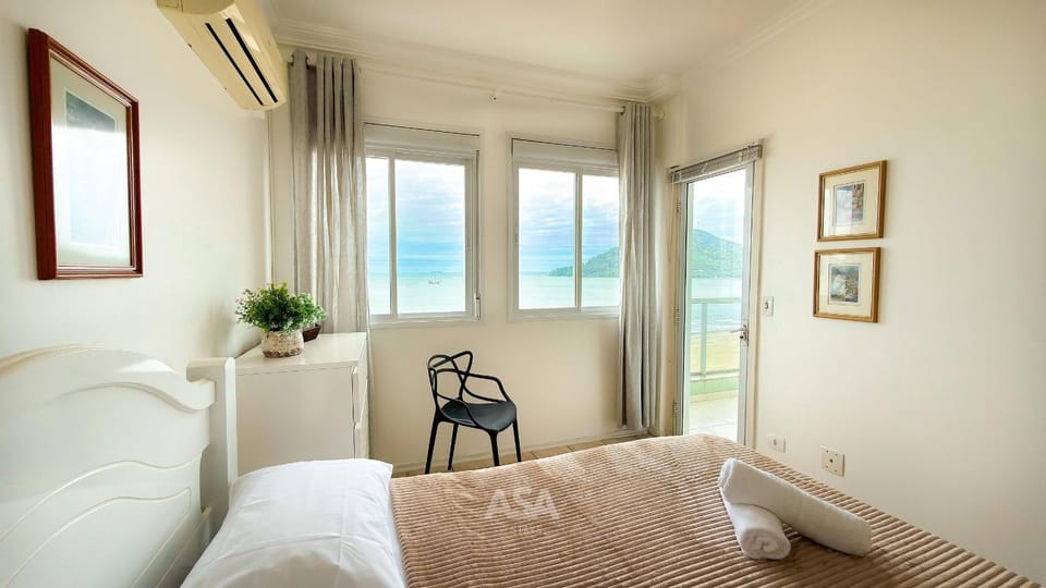 Bed, Photo of the whole room, Sea view