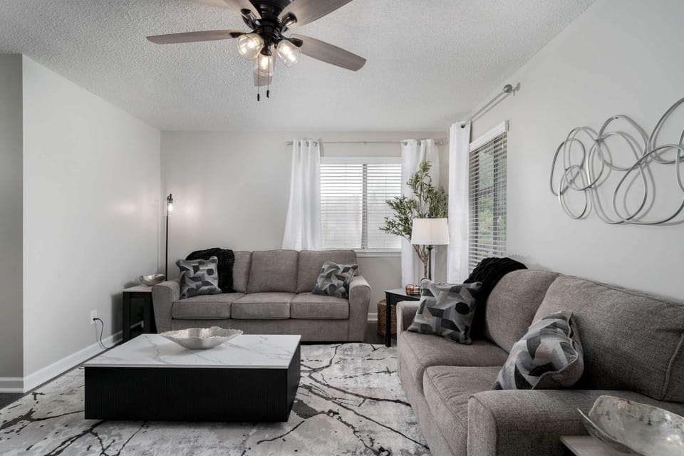 Grand Lakes Condo - Renovated 2BR-1 5BA Condo - Near UA House in Northport