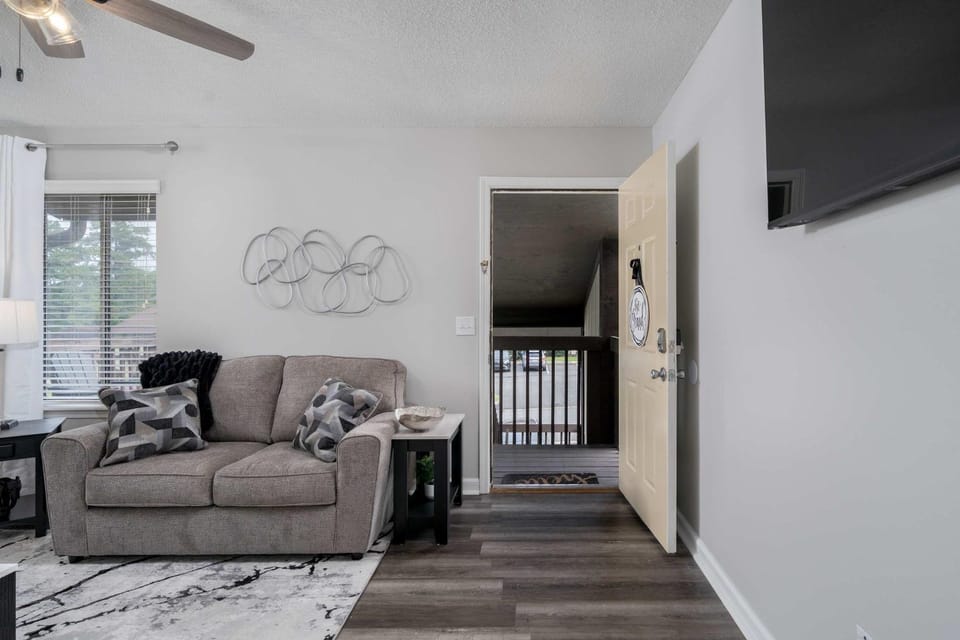 Grand Lakes Condo - Renovated 2BR-1 5BA Condo - Near UA House in Northport