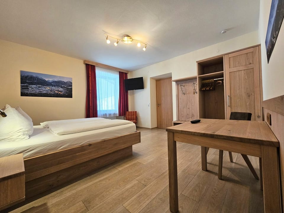 Bed, Photo of the whole room