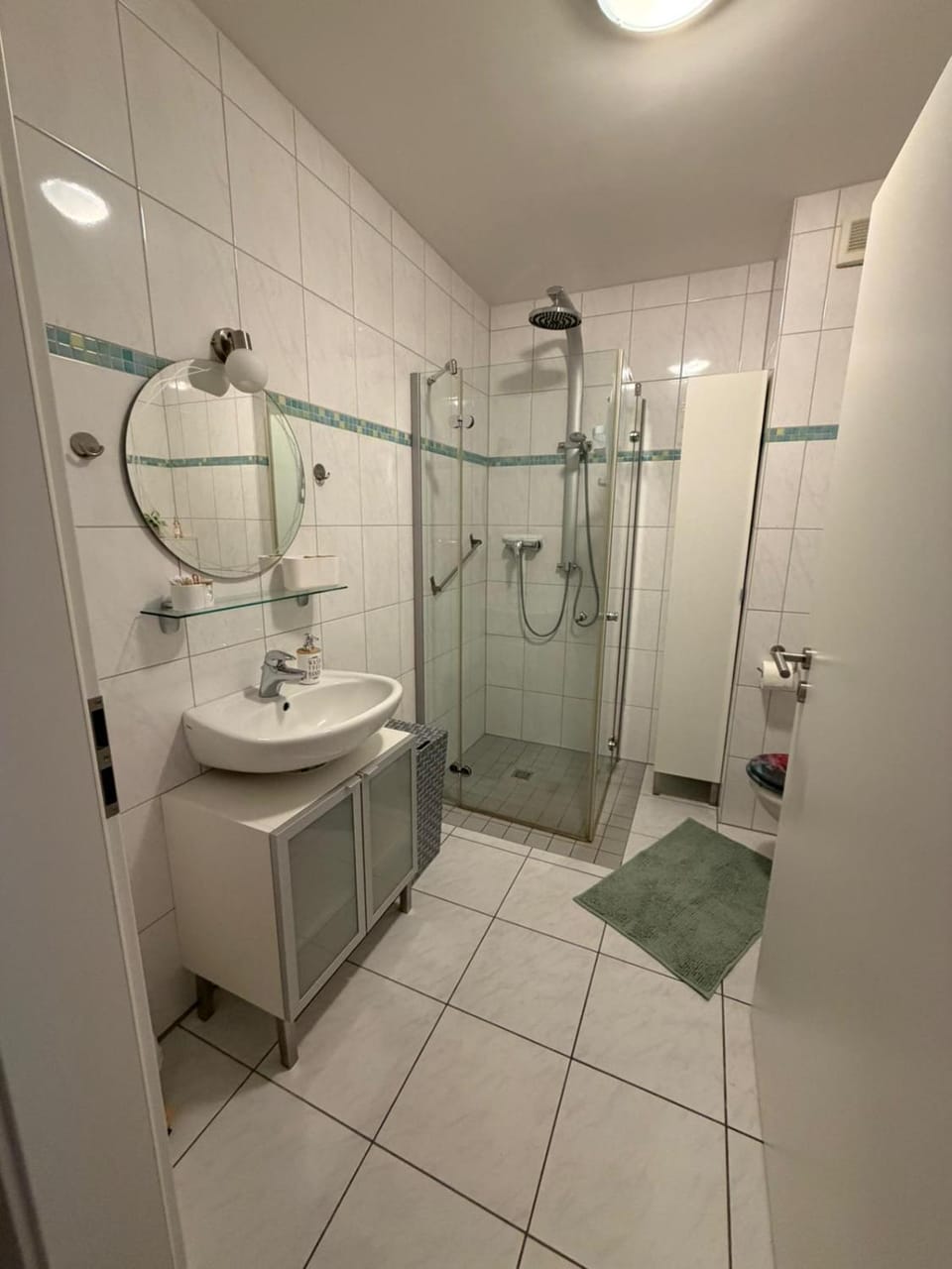 Shower, Toilet, Bathroom, towels
