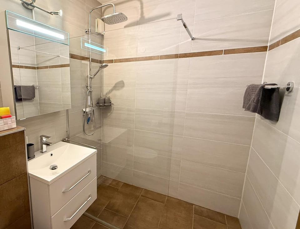 Shower, Bathroom