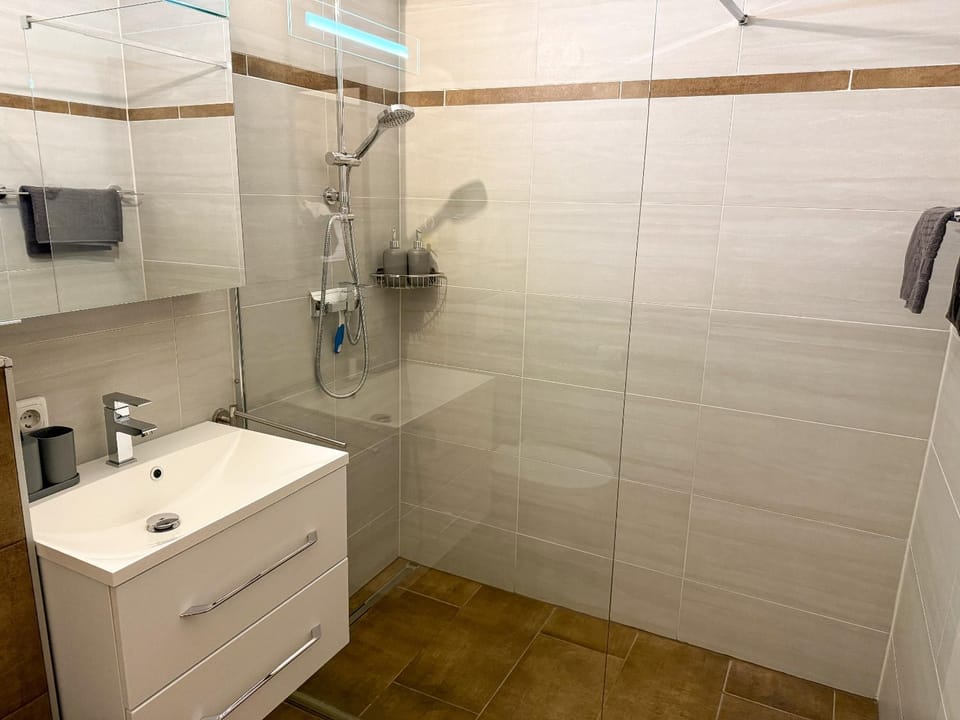 Shower, Bathroom