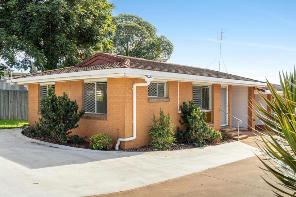 Modern Comfort in Quiet Neighbourhood! Apartment in Toowoomba