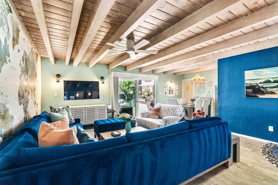 Stay & Play Pacific Beach Compound House in Pacific Beach