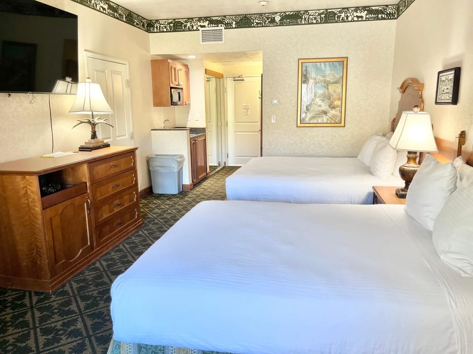 Bright & Comfy Double Queen Suite at Zermatt - 206 Apartment in Midway