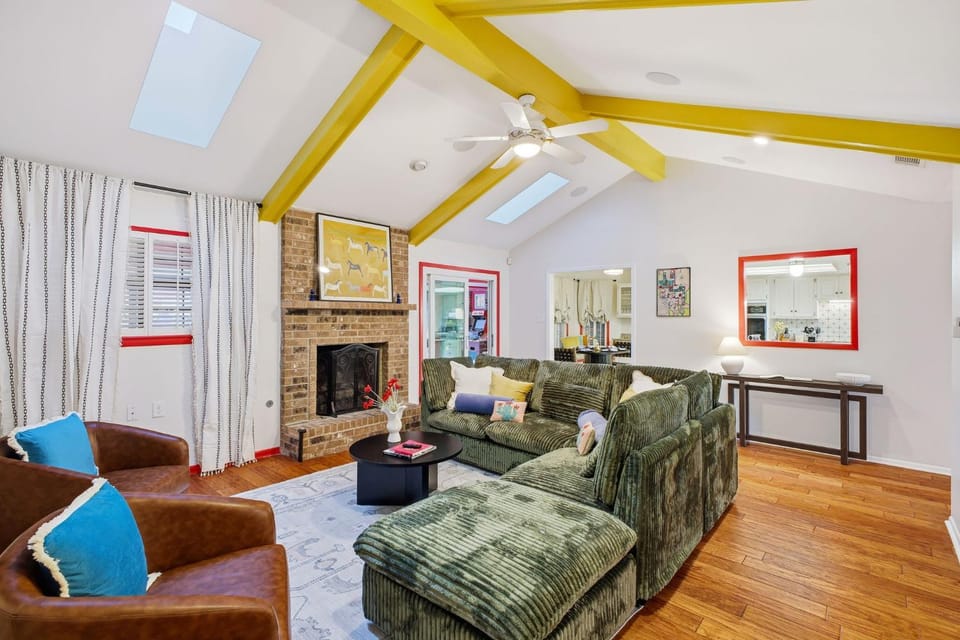 Resort Style Backyard Game Room Pool Hot Tub House in San Antonio