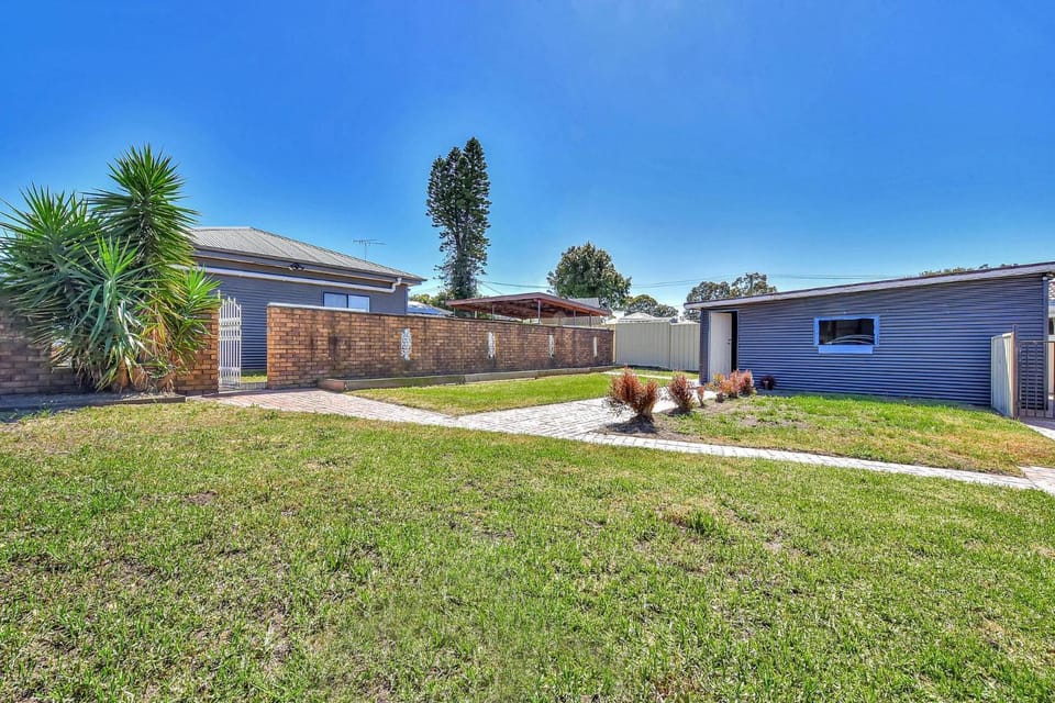 Property building, Spring, Day, Natural landscape, Garden, Garden view