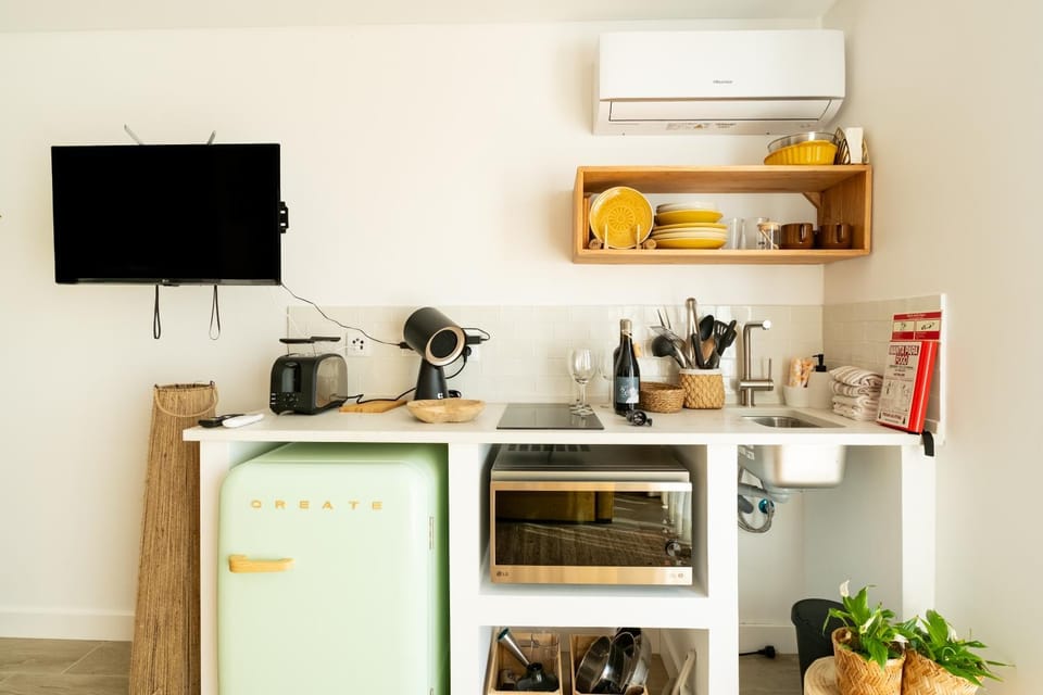 Coffee/tea facilities, Kitchen or kitchenette, minibar, oven, toaster