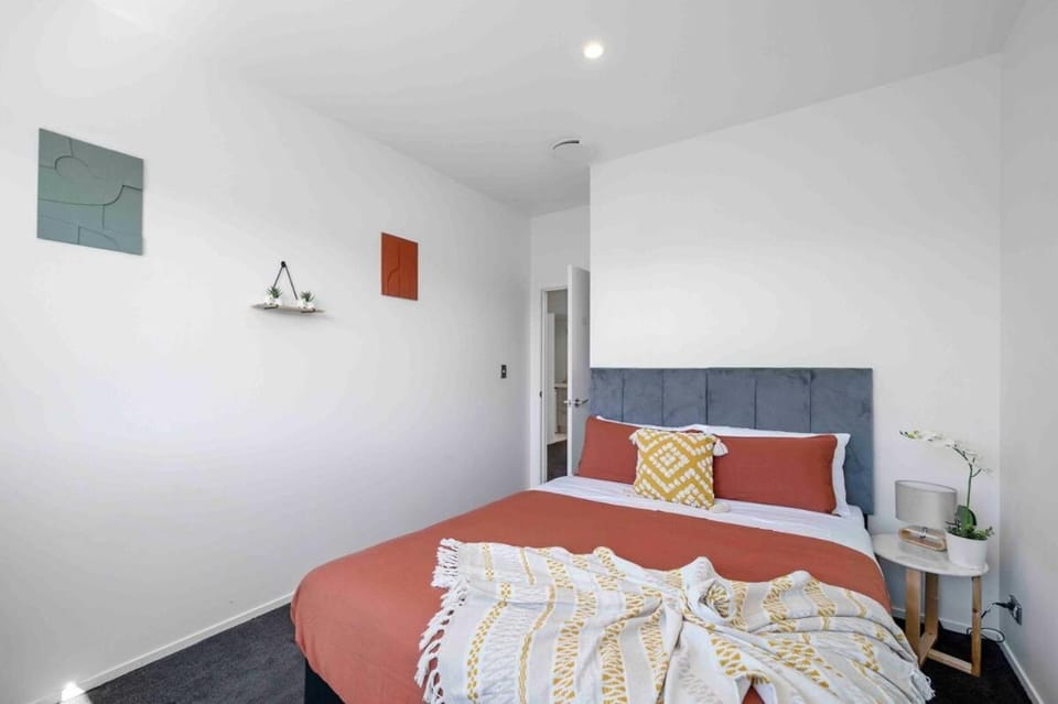 6 Bedrooms Hillside Lodge House in Rotorua