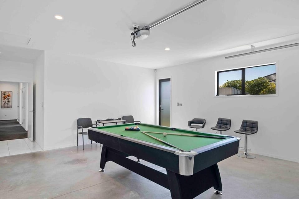 6 Bedrooms Hillside Lodge House in Rotorua