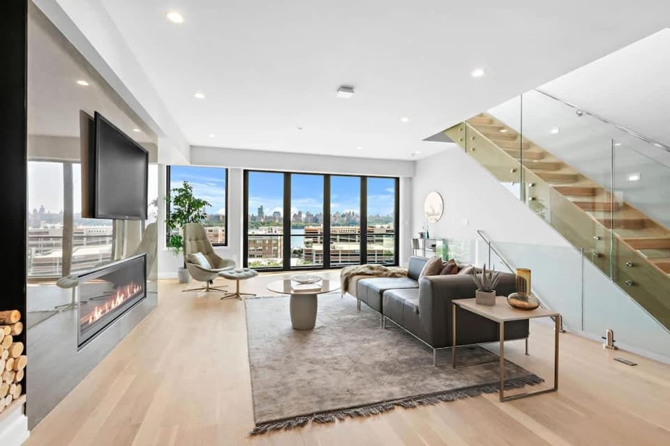 Modern Luxury 4BR Townhome Den NYC Views House in Upper West Side