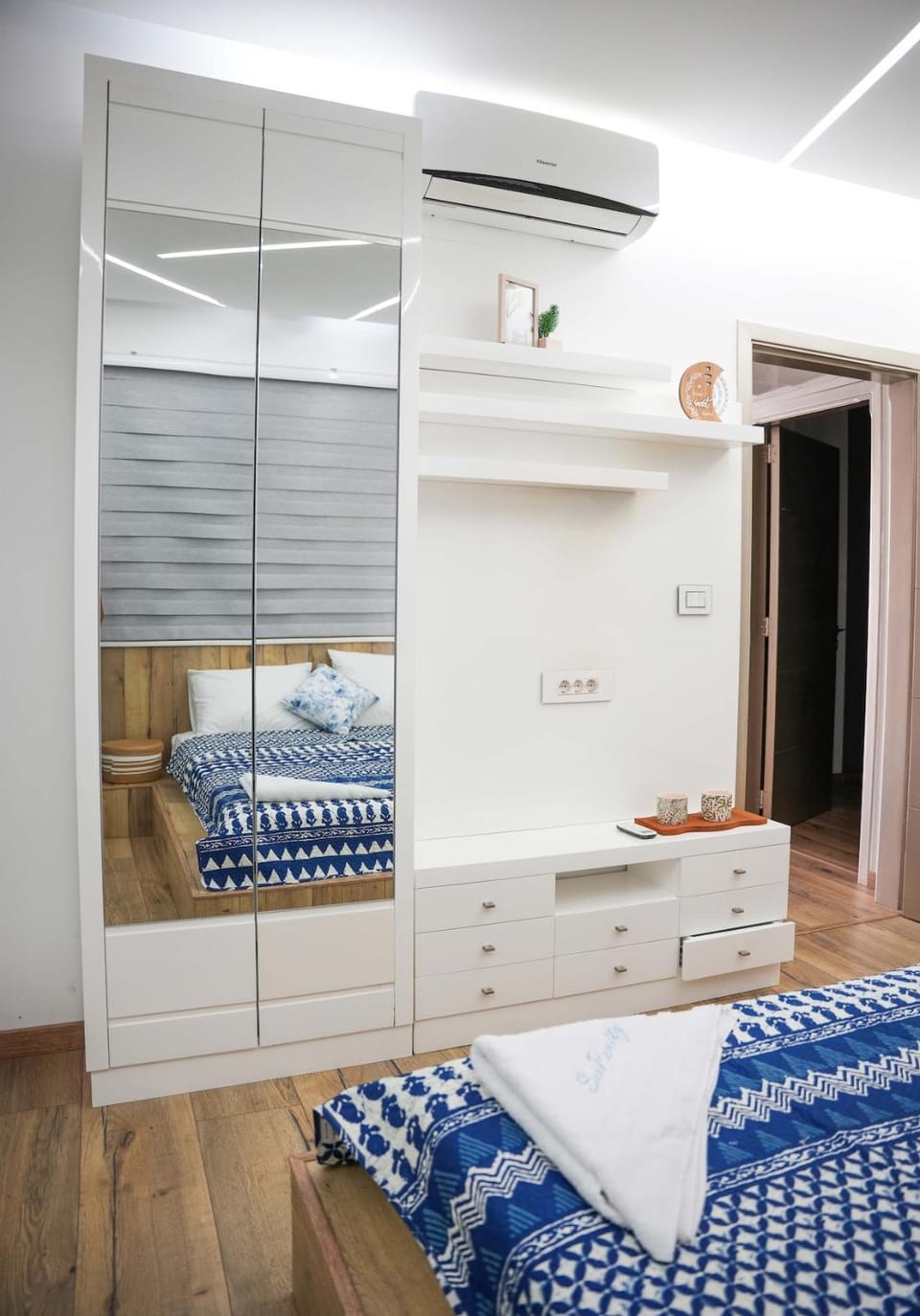 Bedroom, wardrobe