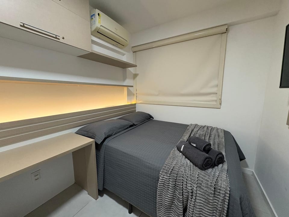 Bedroom, air conditioner