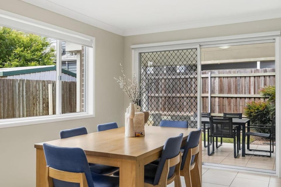 Middle Ridge Retreat Walk to Shops and Parks Apartment in Toowoomba