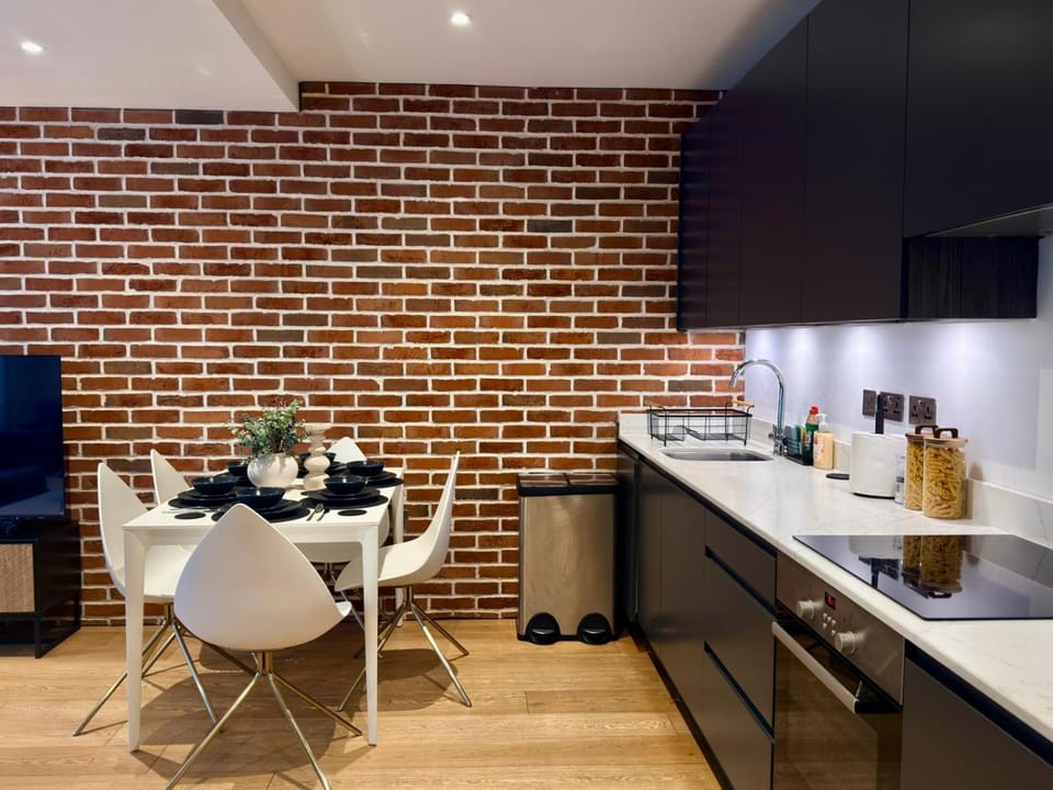 Kitchen or kitchenette, Dining area, oven, stove