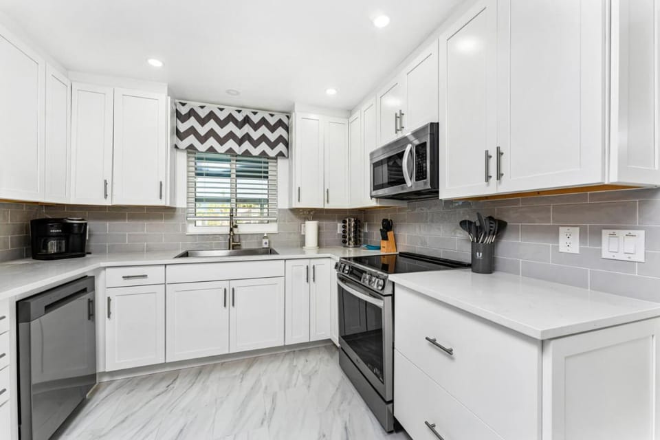 Villa Capri Waterfront with Heated Pool House in Punta Gorda