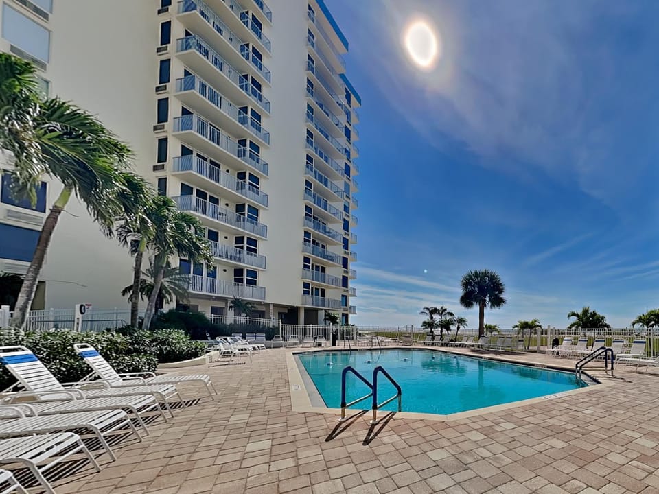 Property building, Day, Summer, Balcony/Terrace, Pool view, Swimming pool