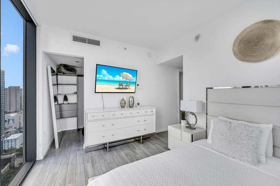 TV and multimedia, Photo of the whole room, Bedroom, air conditioner