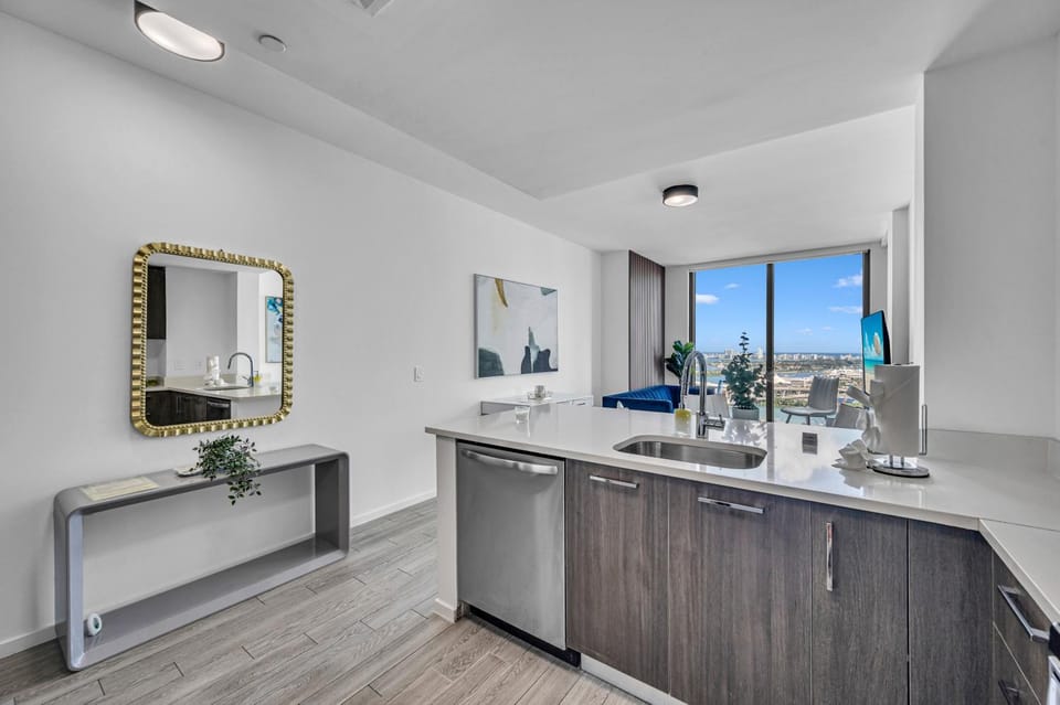 Kitchen or kitchenette
