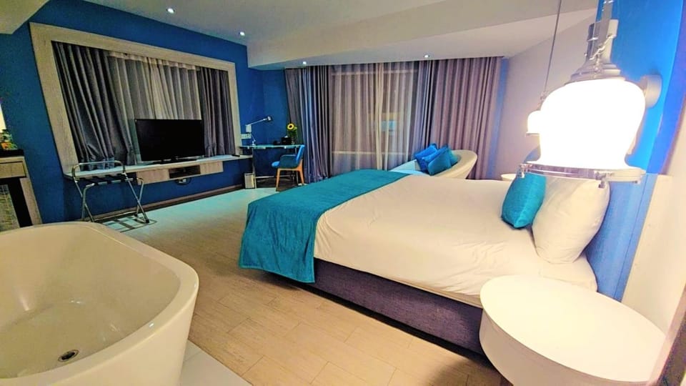 Hot Tub, TV and multimedia, Photo of the whole room, Bedroom, hair dresser