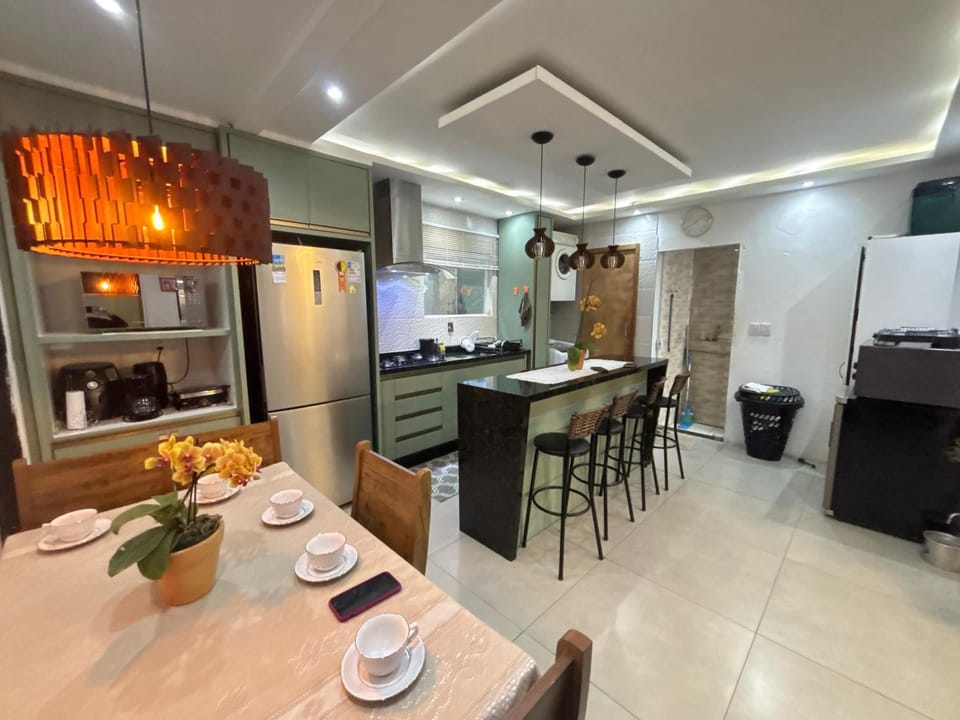 Coffee/tea facilities, Kitchen or kitchenette, Dining area, Food, oven, pet friendly, stove, toaster