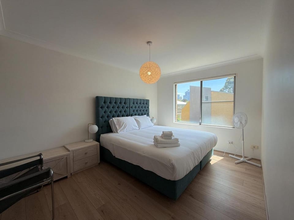 Quiet & Cozy 2BR Home in Chatswood with Parking Apartment in Sydney